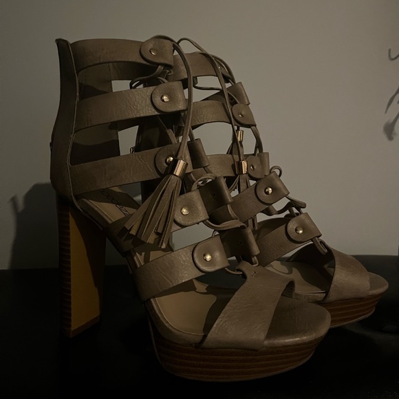 BOHO TASSEL TAUPE HEELS👡🪐 - Picture 4 of 4